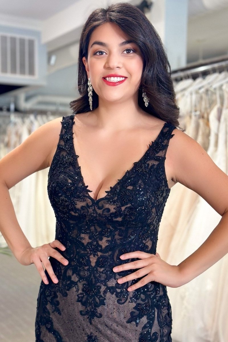 Chana | Black Tulle Appliques V-Neck Trumpet Long Wedding Dress