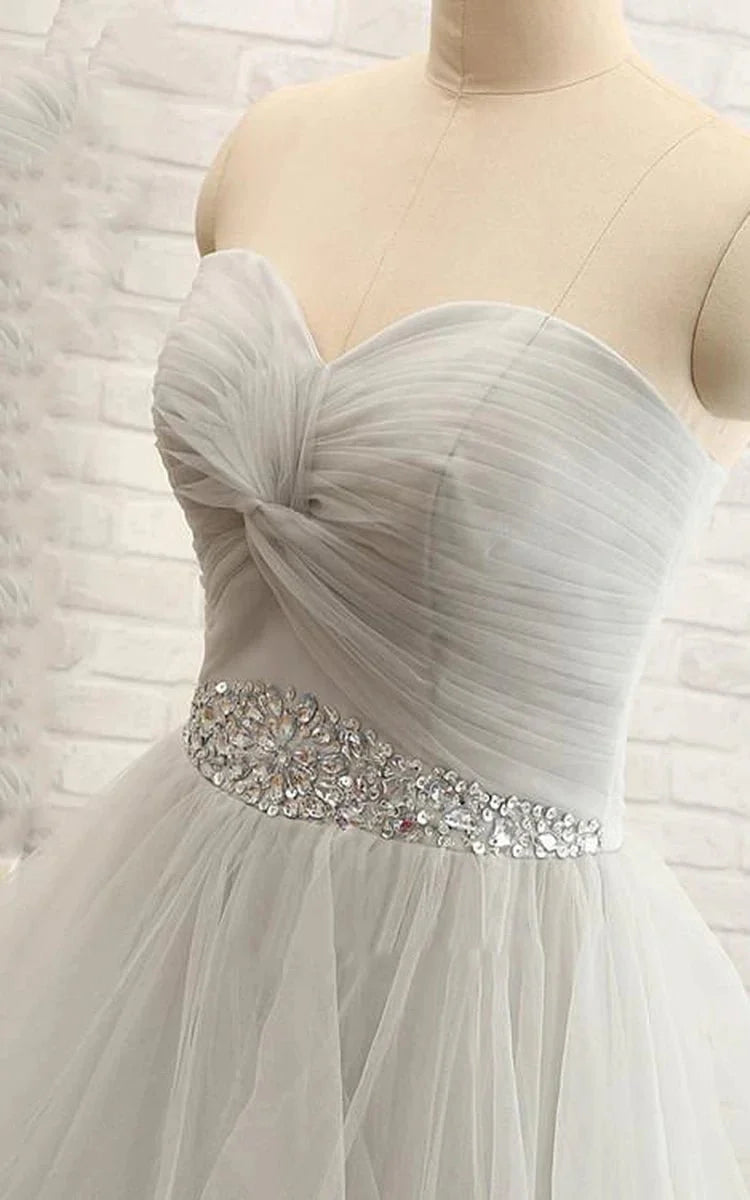Elegant A-line Sweetheart Lace-Up Sleeveless Wedding Dresses with Beading