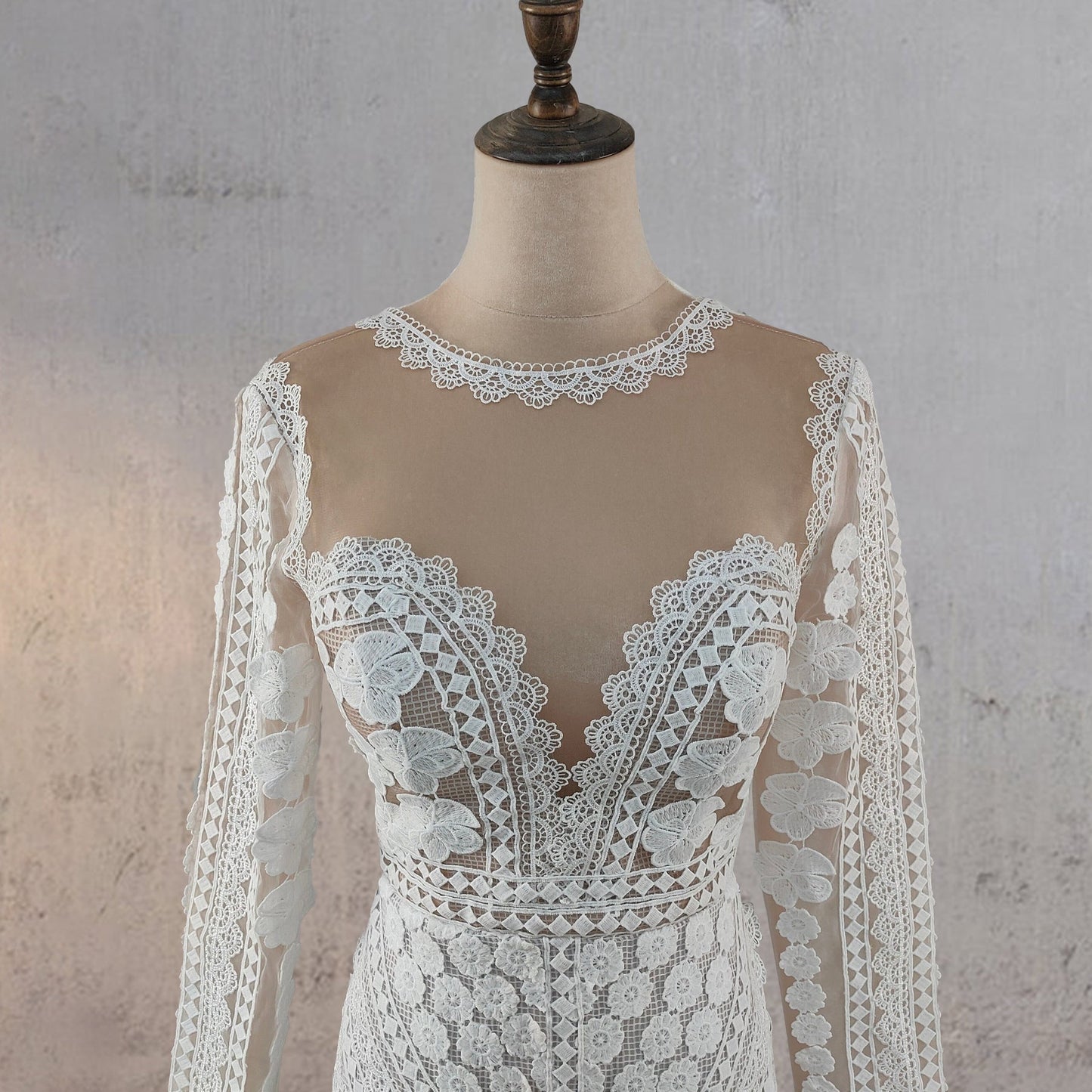 Mermaid Elegance Lace Appliqued Wedding Dress