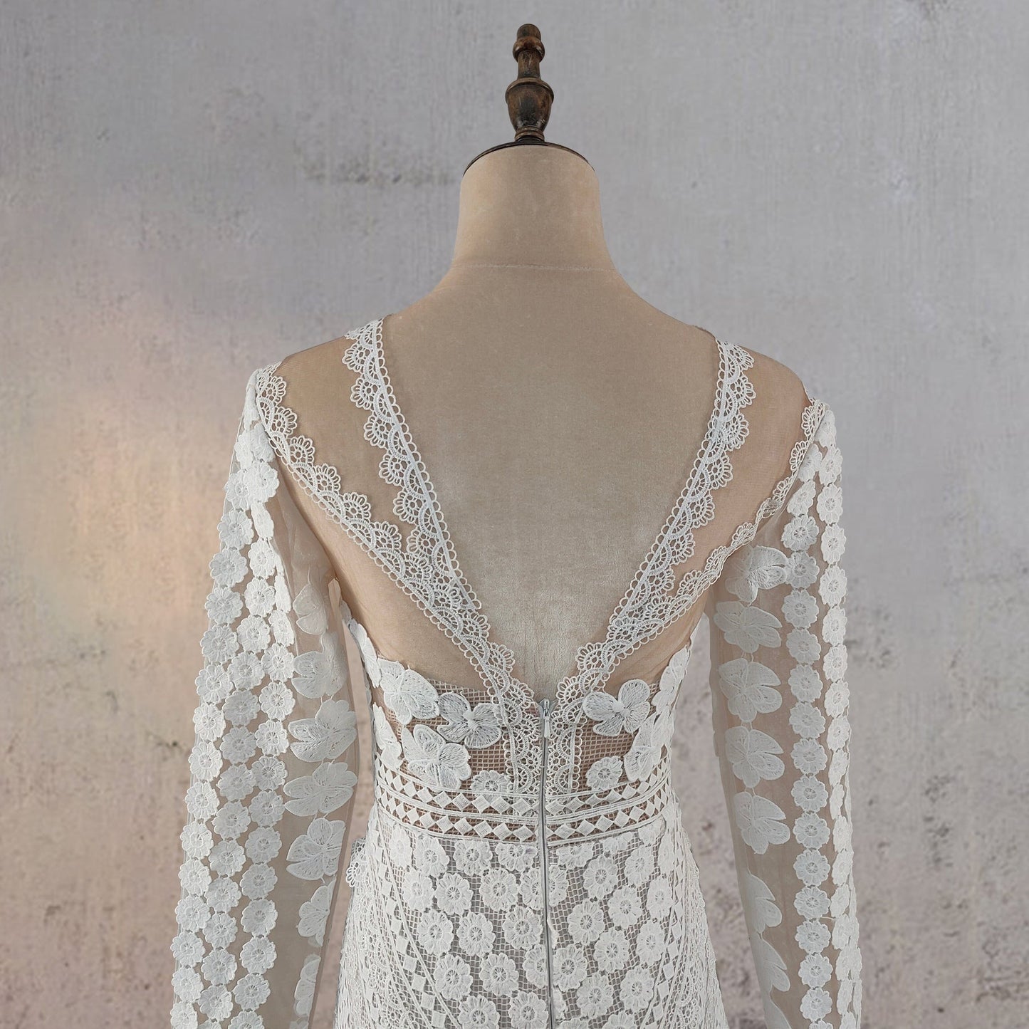 Mermaid Elegance Lace Appliqued Wedding Dress