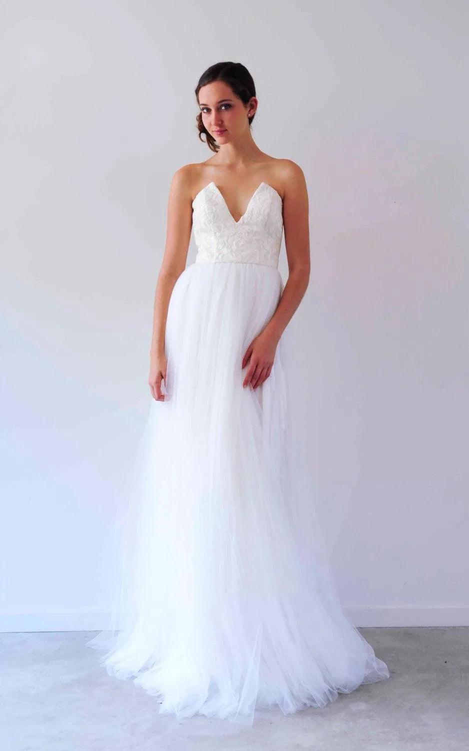 V Neck Sleeveless A-Line Long Tulle Backless White Wedding Dress