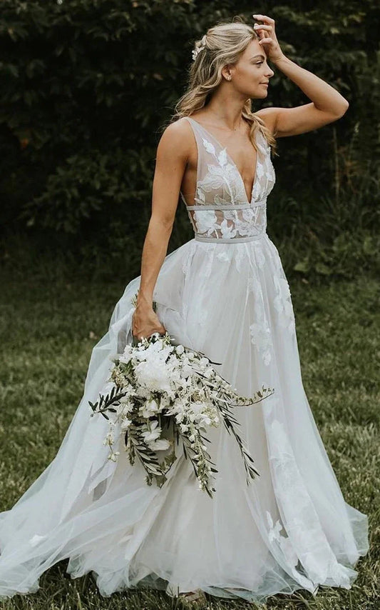 Vintage Country A-Line Boho Lace Wedding Dress Retro Rustic V-Neck Tulle Sleeveless Floor Length with Appliques